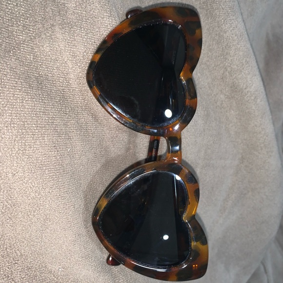 Yves Saint Laurent Sunglasses - Picture 3 of 4